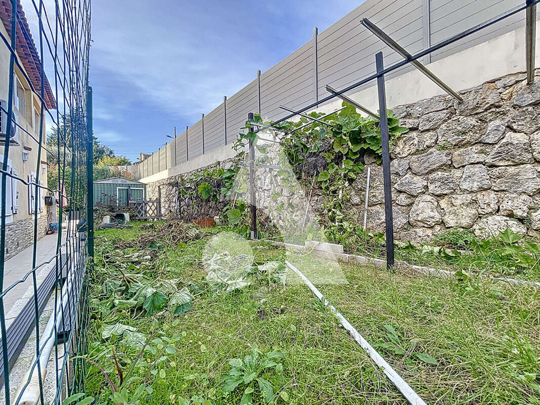 A Vendre Grasse St Antoine maison 5 pièces avec piscine et garage. - photo 12