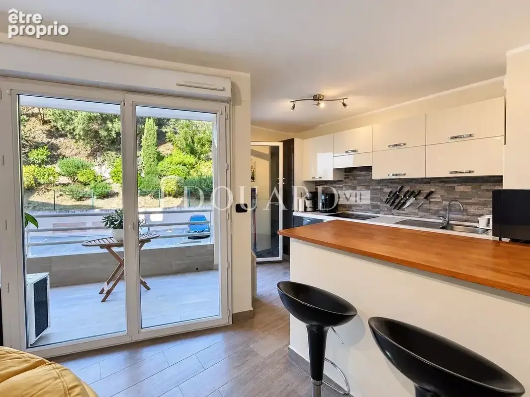 Deux pièces rénové à vendre avec terrasse et cave, au premier étage d’un immeuble moderne - photo 5