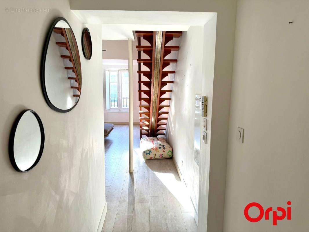 Appartement à MARSEILLE-2E