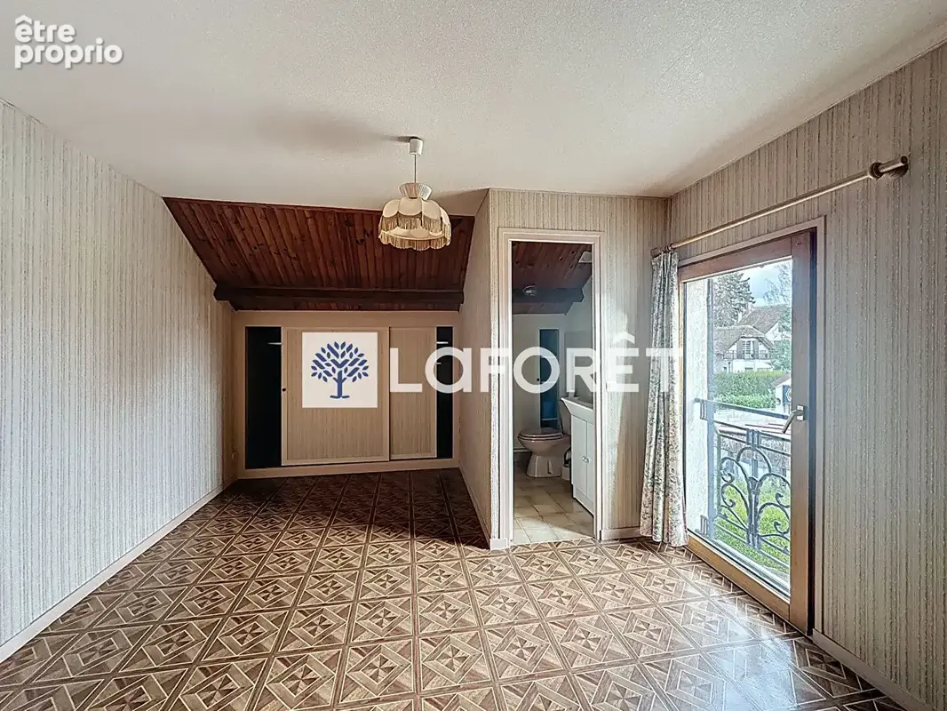 Maison sur 3 niveaux avec un sous sol  - Fort potentiel - Centre Saint-Nom - photo 15