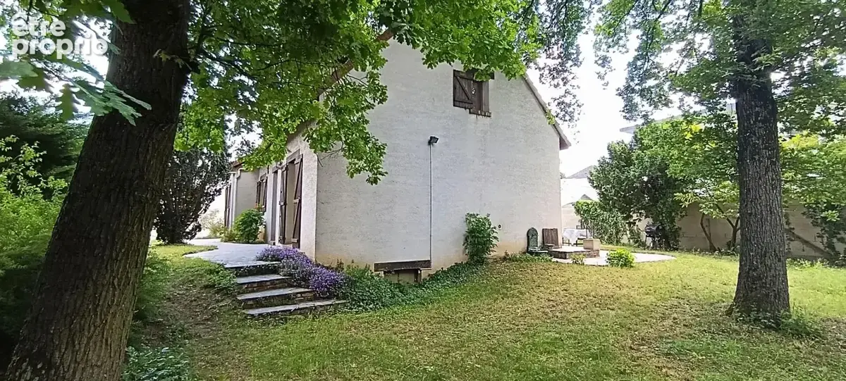 Maison familiale de 8 pièces avec sous sol total ET piscine  chauffée - photo 3
