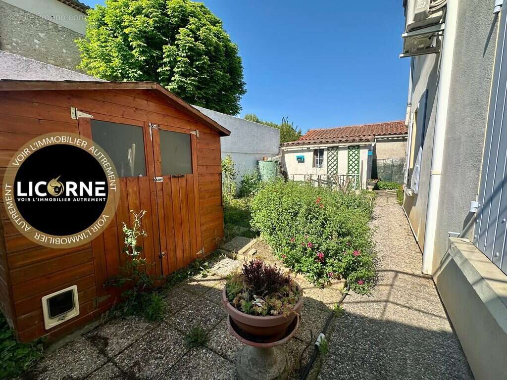 Maison à LE PUY-SAINTE-REPARADE
