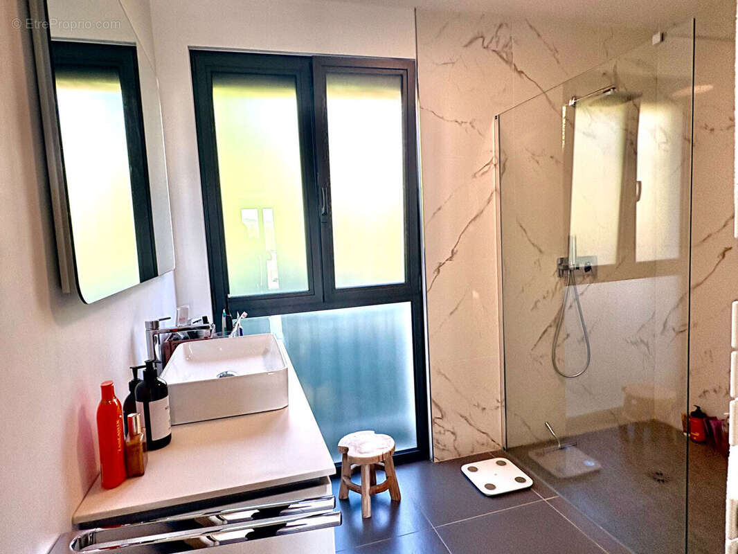 Appartement à VENELLES