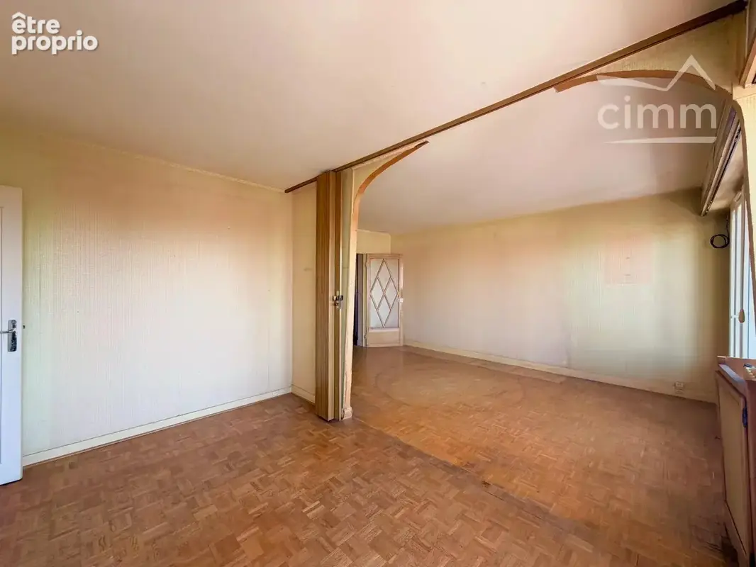MONTREUIL — T4 de 80 m² avec beau balcon filant, vue dégagée, double parking et cave - photo 11