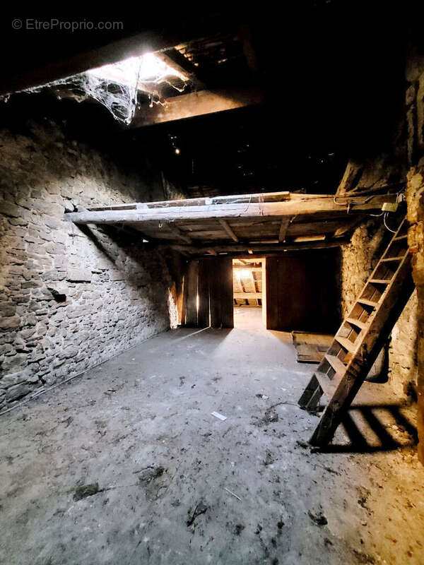 Appartement à POLIGNY