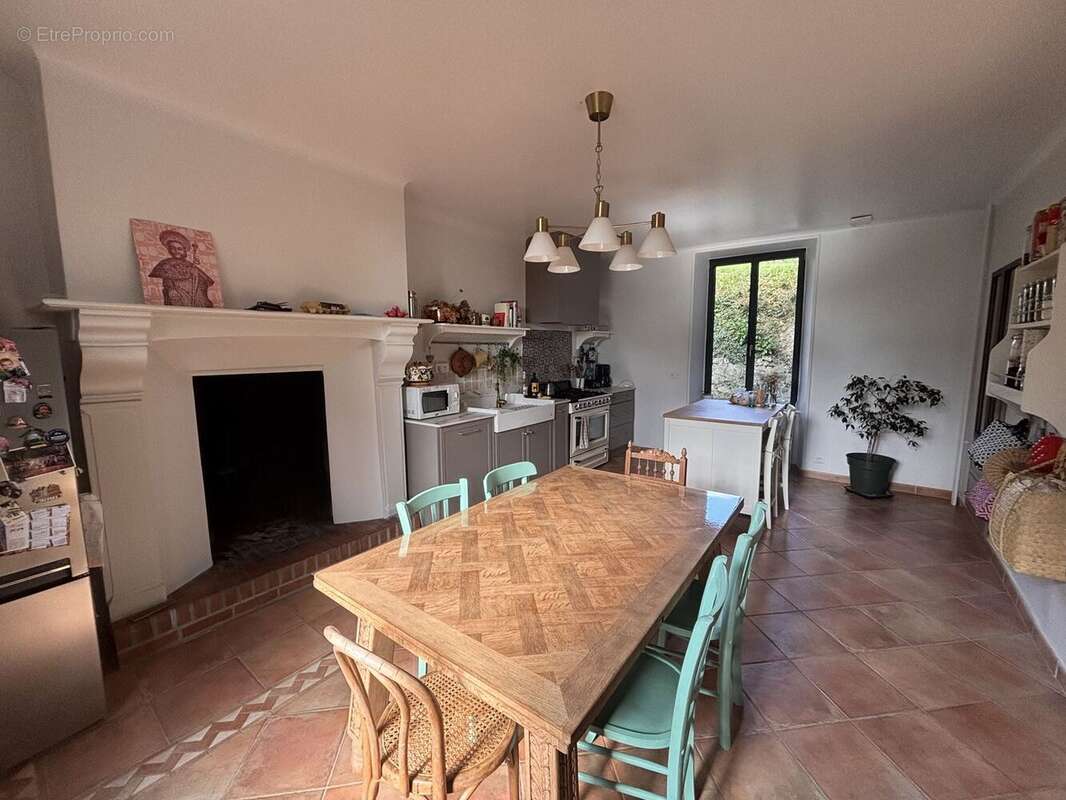 Maison à CONDE-SUR-VIRE