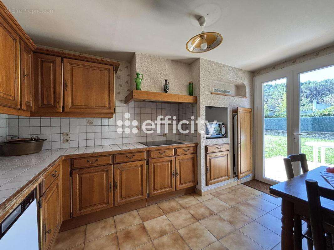 Maison à SIMIANE-COLLONGUE