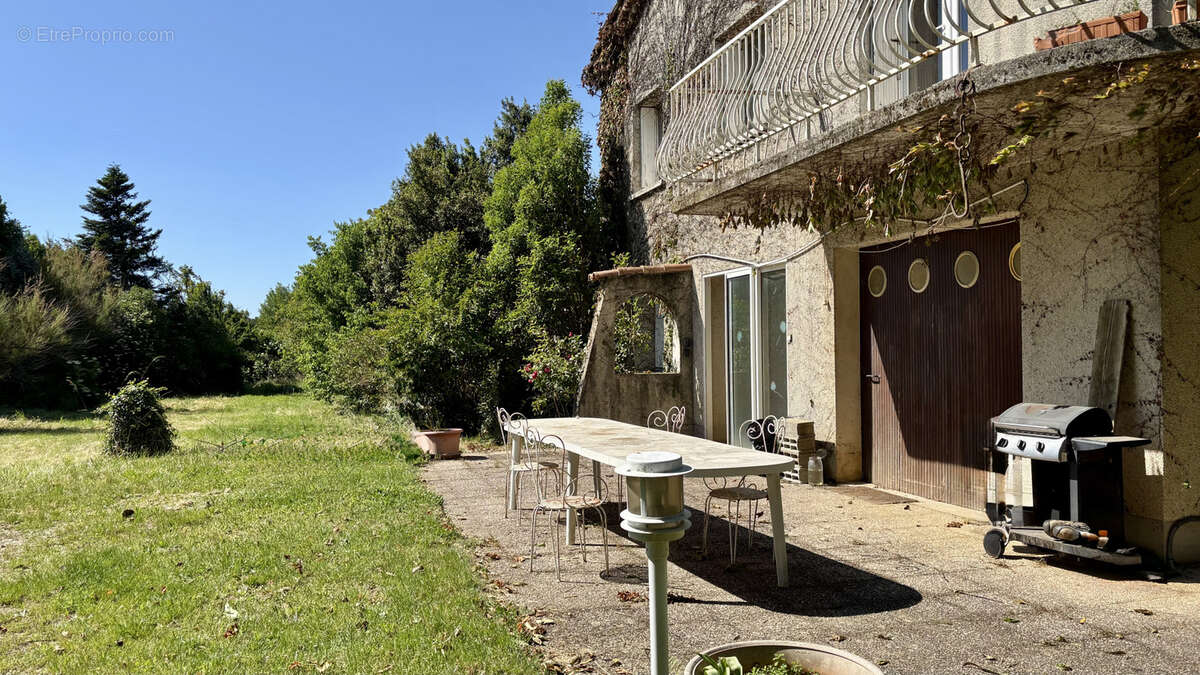 Maison à MONTELEGER