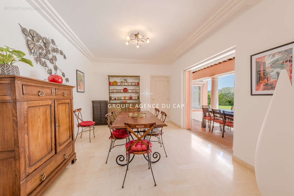 Valescure coeur des golfs villa 5 chambres de 200m² avec piscine - photo 5