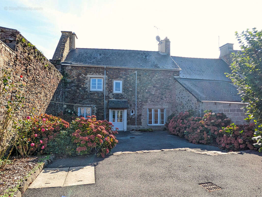 Maison à DOL-DE-BRETAGNE