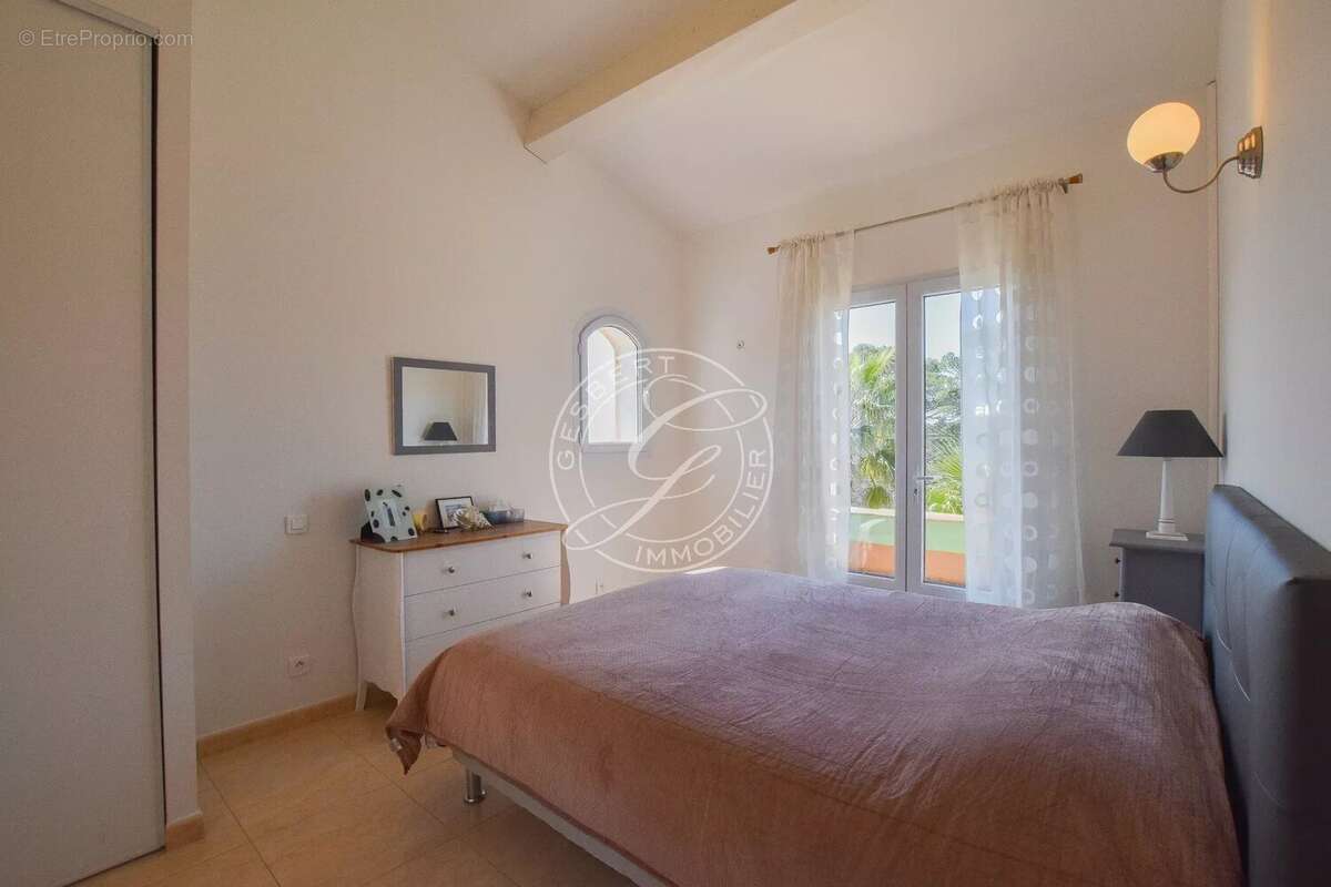 A VENDRE - FLAYOSC très belle villa avec vue dominante et piscine - photo 20