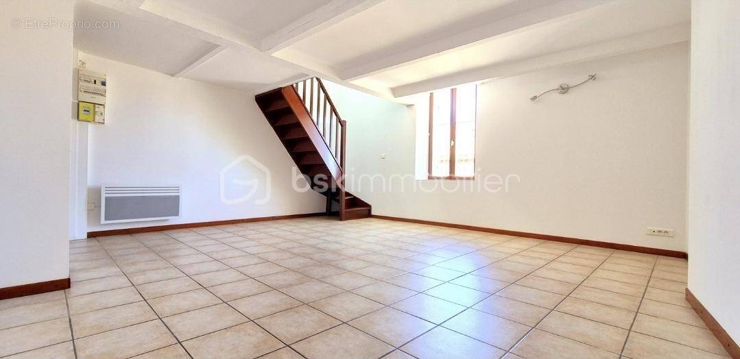 Appartement à NEOULES