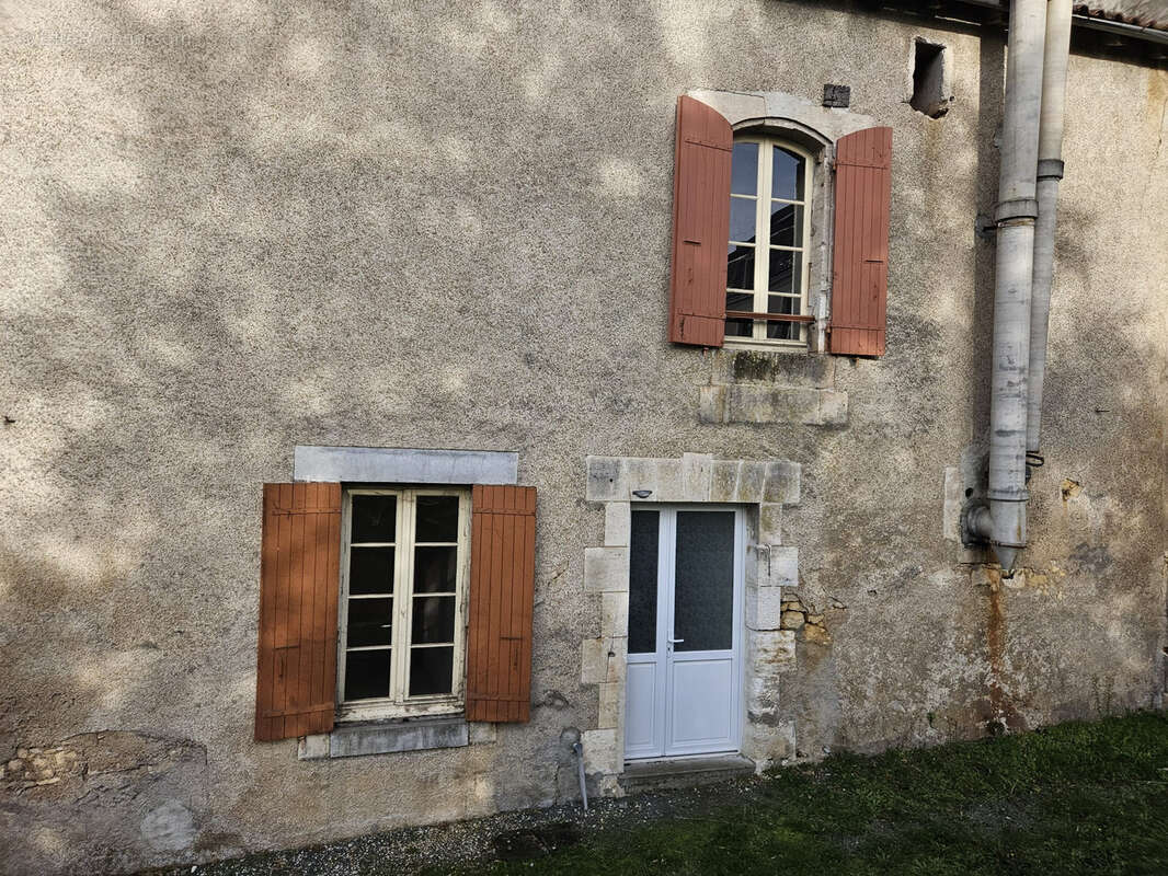 Maison à CHAMPAGNAC-DE-BELAIR