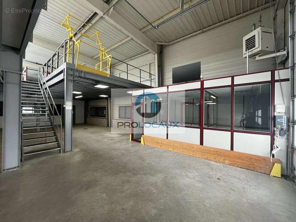 1700 m² à Lacroix-Saint-Ouen  - photo 4