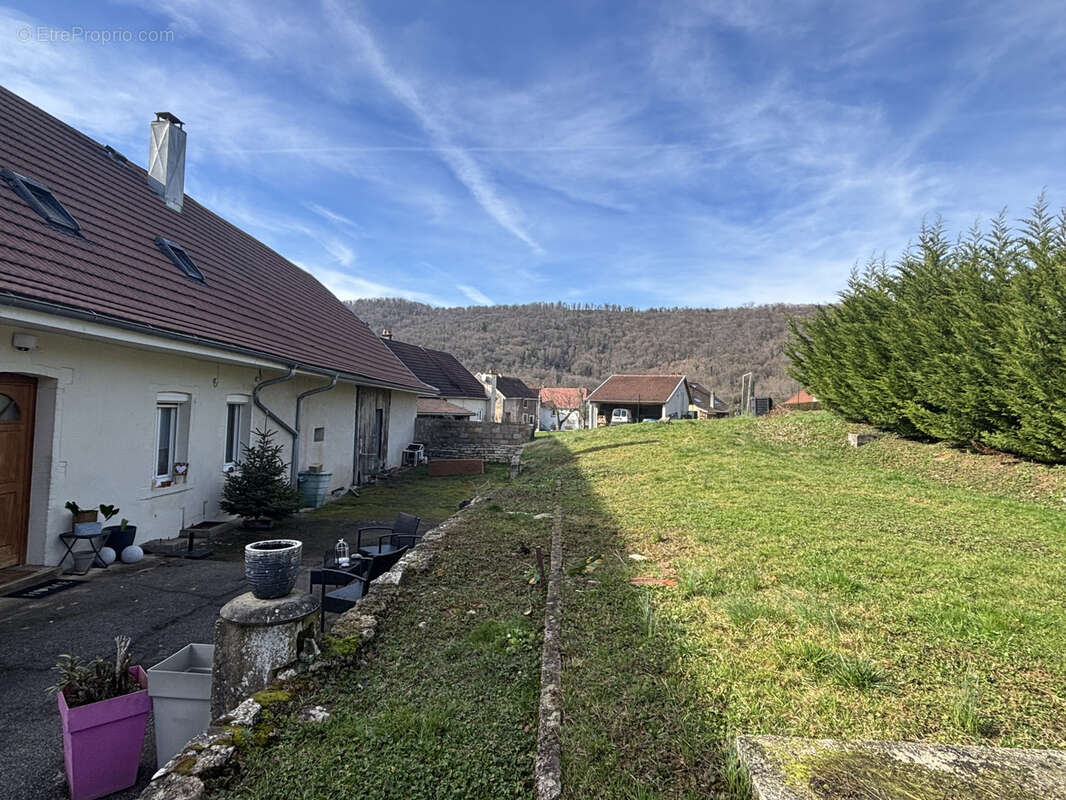 Appartement à HYEVRE-PAROISSE