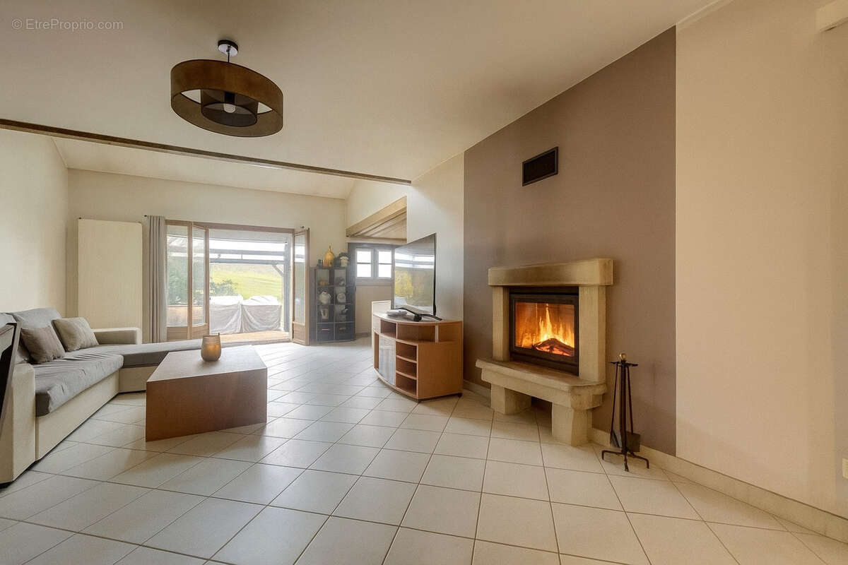 Maison à AVRAINVILLE