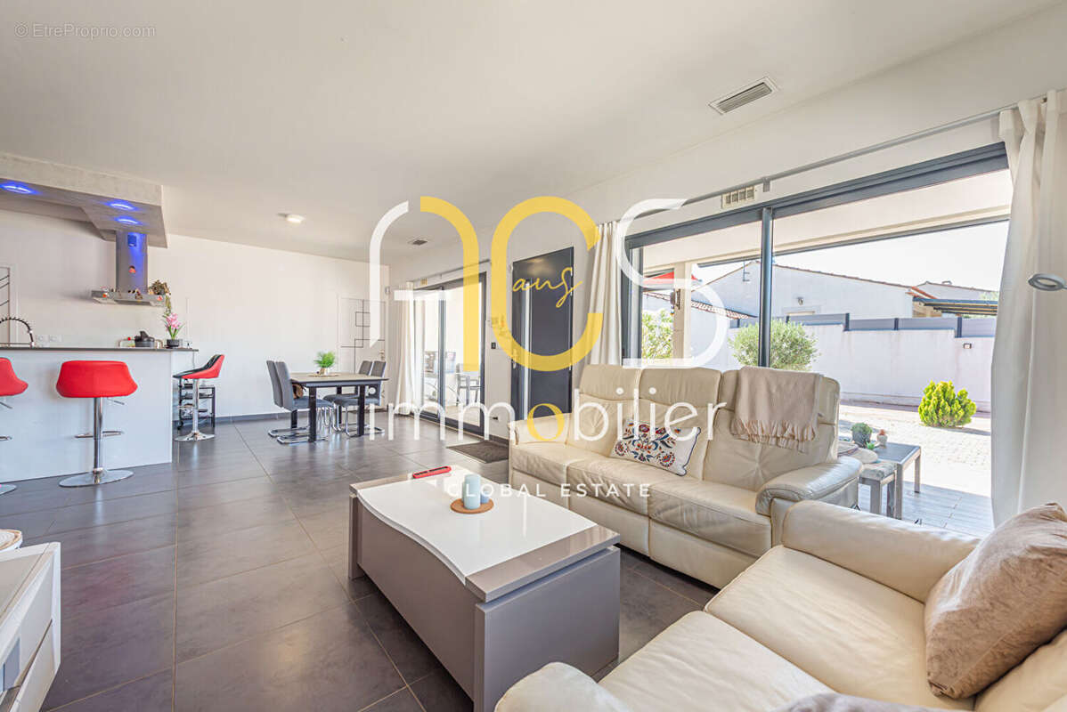 Achat Vente Maison Gignac-la-Nerthe  4 pièces 114m2 Jardin Garage - photo 8