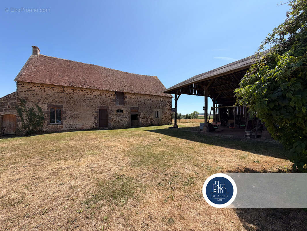 Propriété de caractère avec trois habitations, piscine et dépendances - photo 6