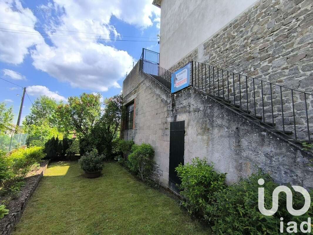 Maison 208 m² à Crocq  - photo 6