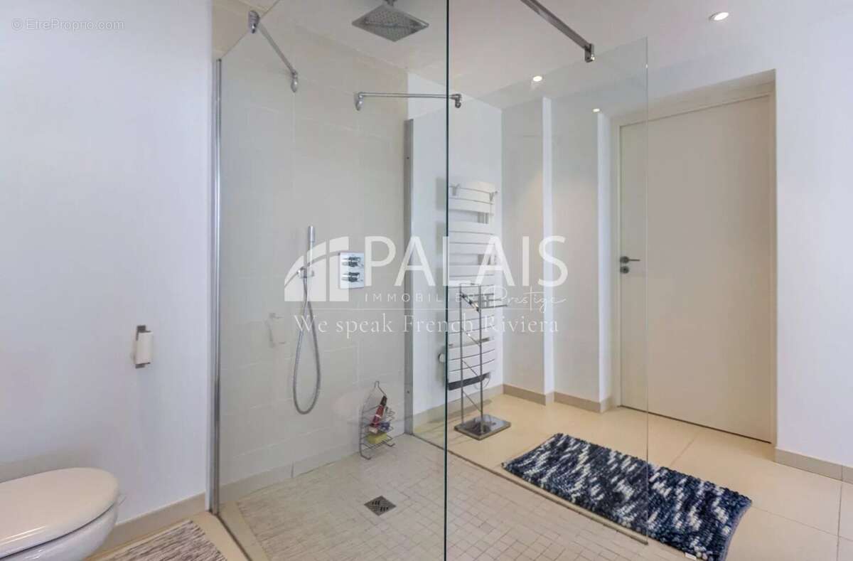 ANTIBES – RASTINES // Villa Contemporaine 240 m² – Jardin – Piscine – Vue Panoramique - photo 10