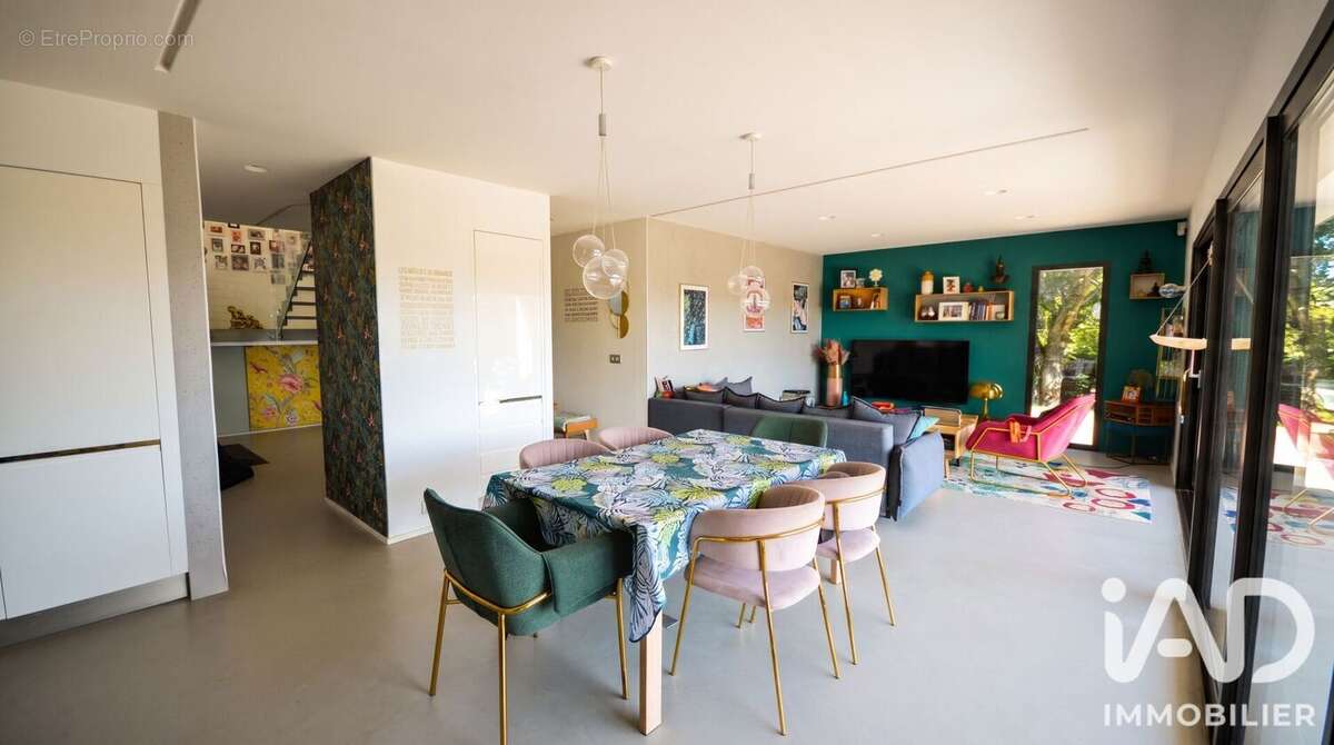 Maison 166 m² à Crozet  - photo 4