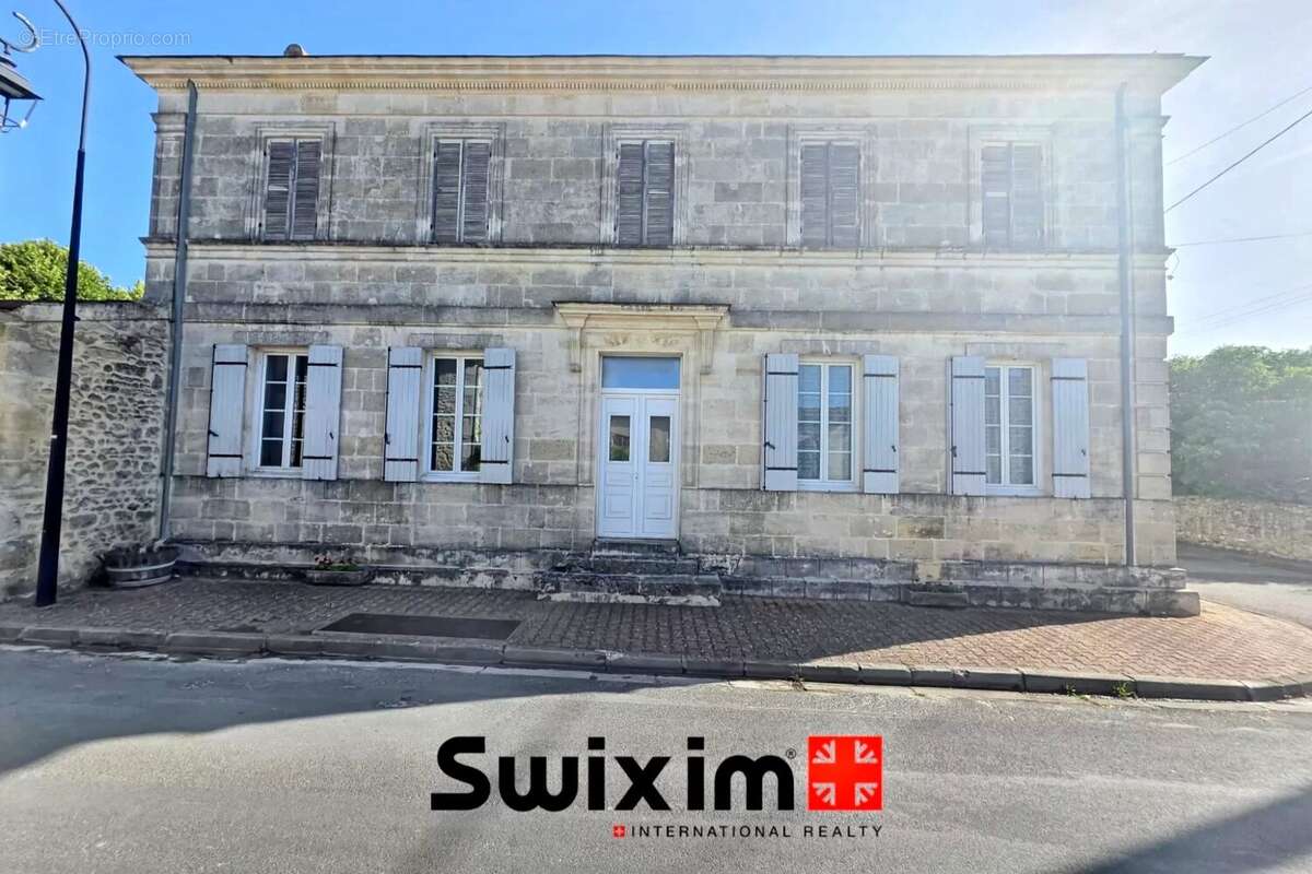 Maison de Maître de 235M² à rénover à Blaignan-Prignac - photo 2
