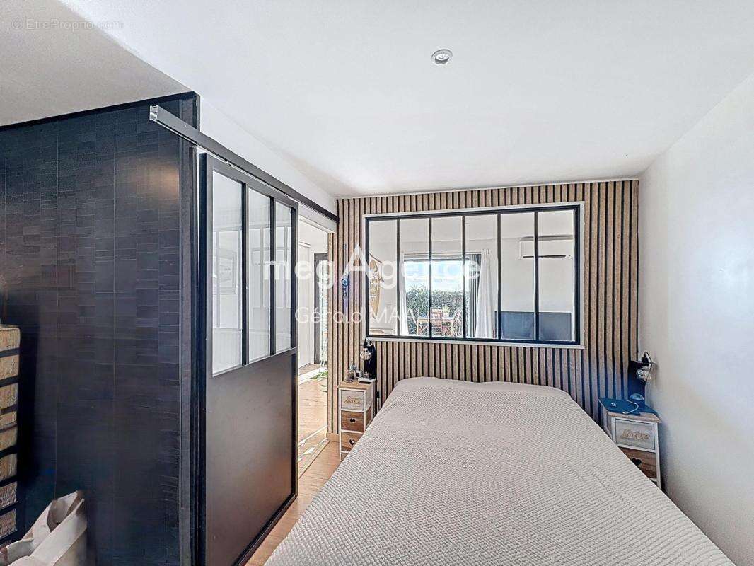 Appartement à ROQUEBRUNE-SUR-ARGENS