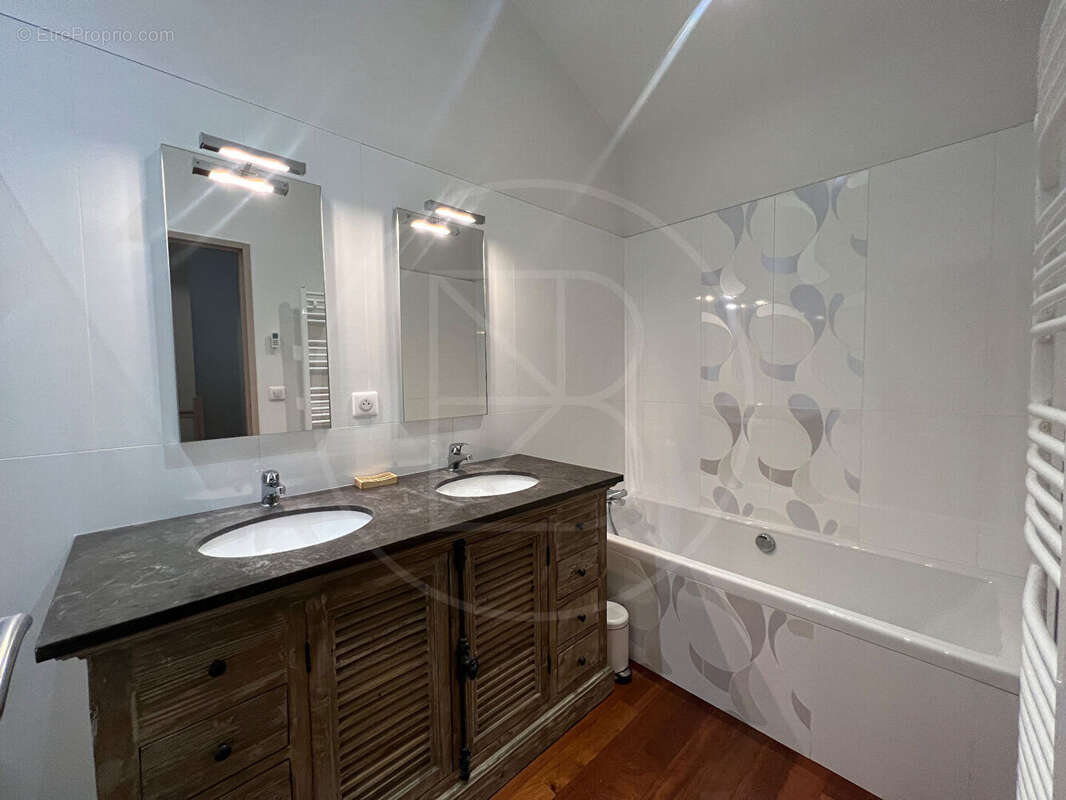 Maison à VILLEFRANCHE-DE-LONCHAT