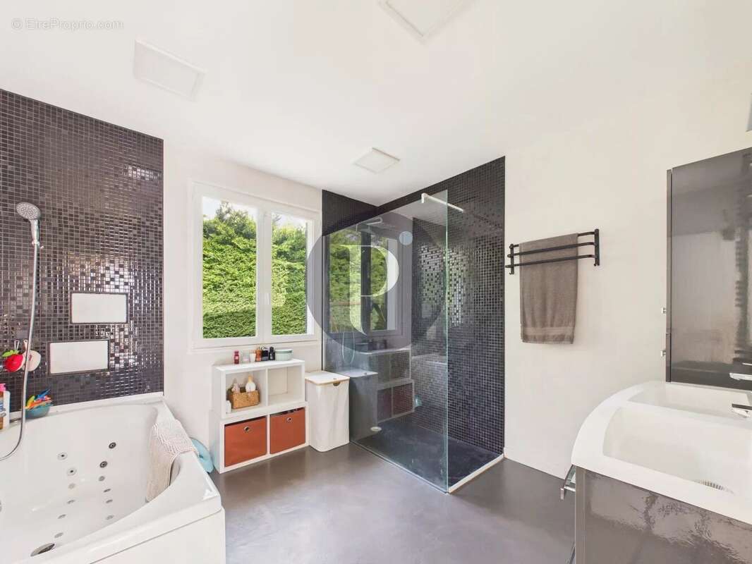 Maison à LE PLESSIS-ROBINSON