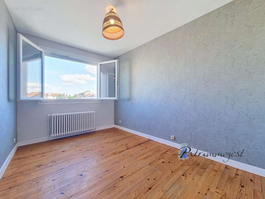 Appartement à MONTROND-LES-BAINS