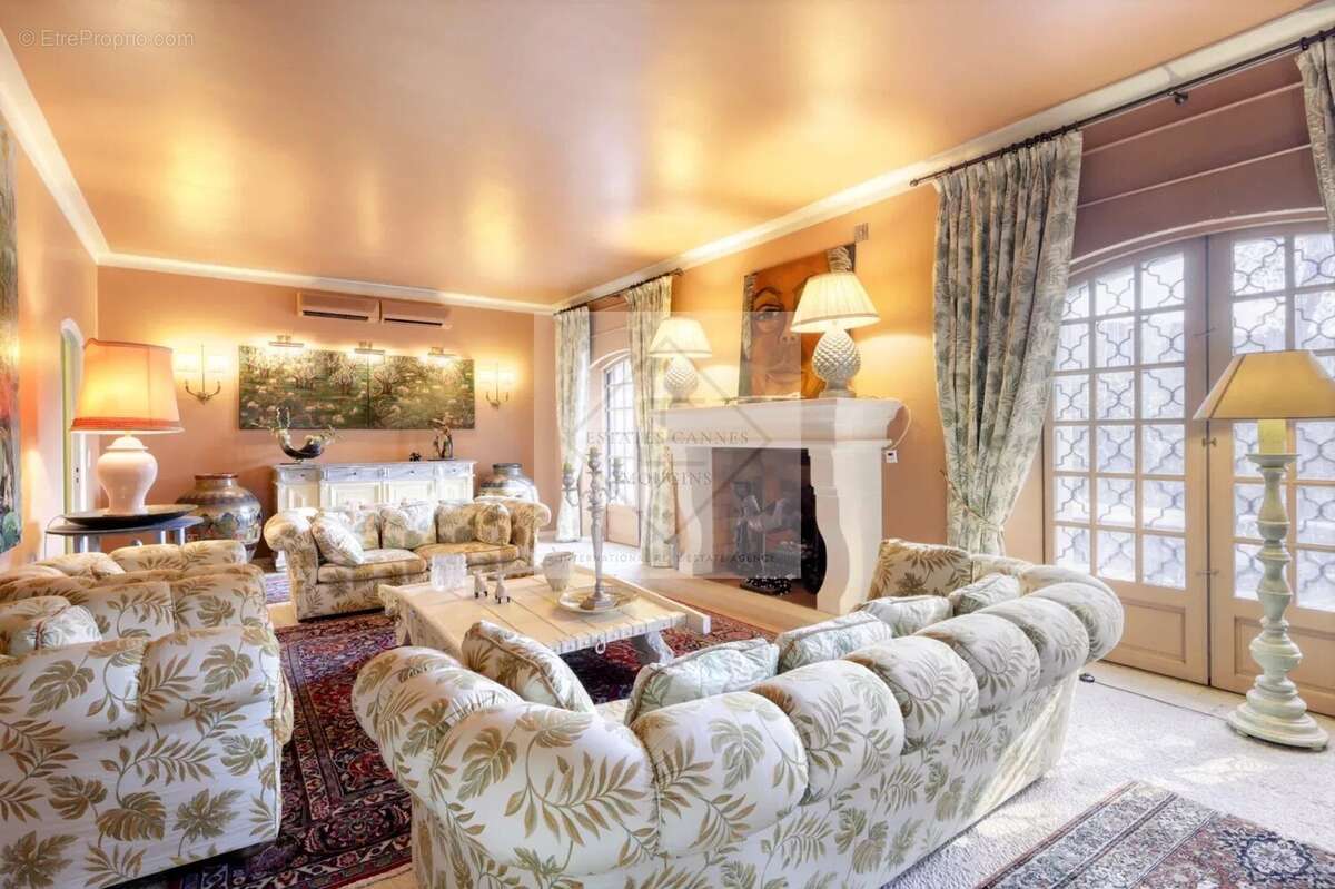 Maison à MOUGINS