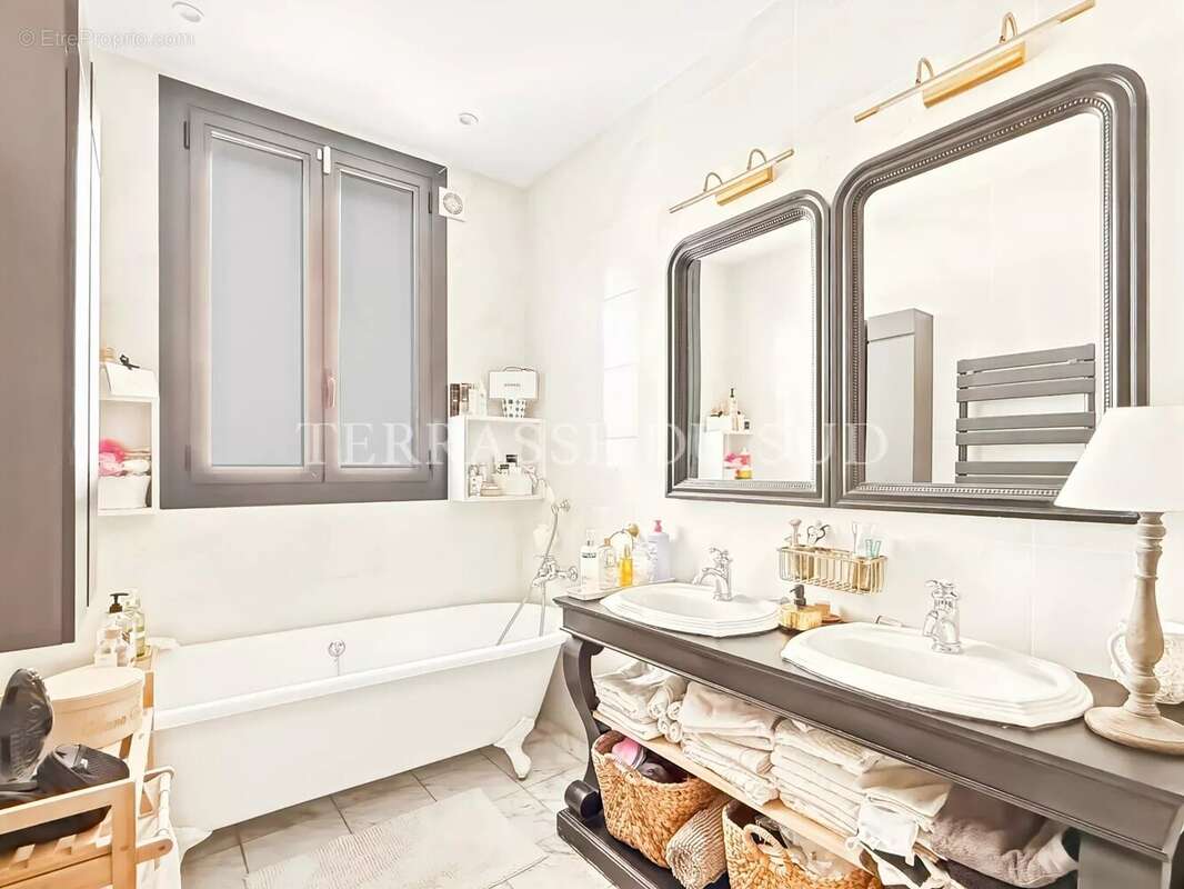Appartement à MARSEILLE-8E