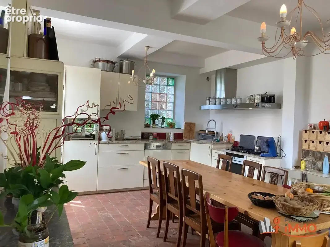Beaucoup de charme pour cette maison bourgeoise rénovée. - photo 5