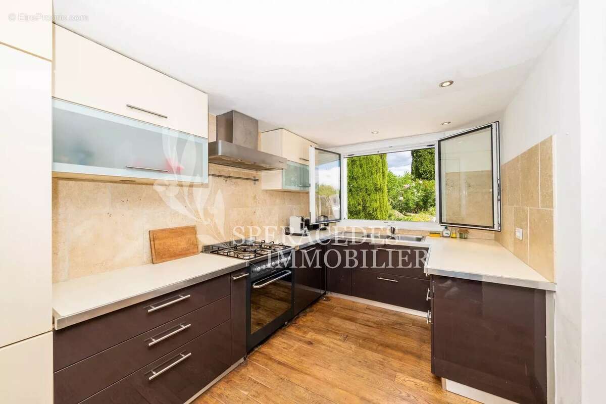 Maison à SAINT-CEZAIRE-SUR-SIAGNE