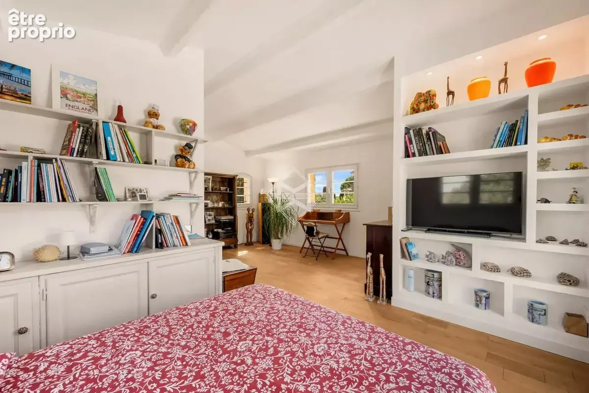 Charmante propriété provençale avec piscine, dépendances et aperçu mer - photo 11