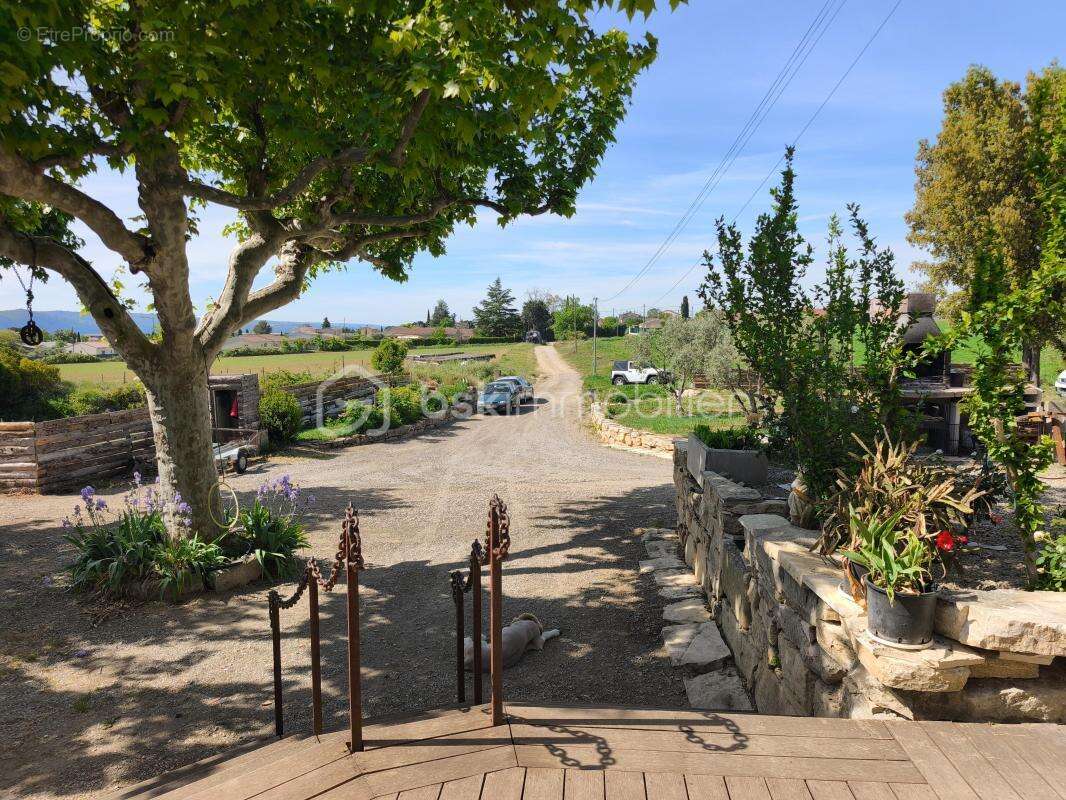 Corps de ferme 245 m² composé : de  3 habitations  sur 4000 m² de terrain - photo 2
