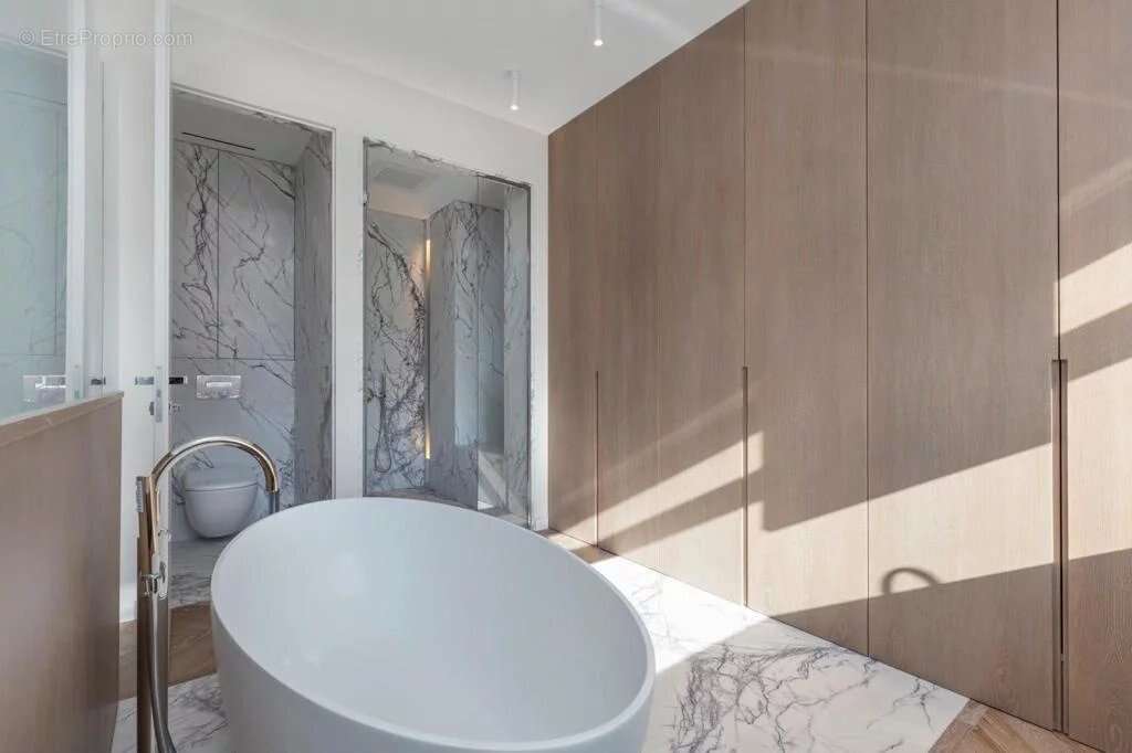 Appartement à PARIS-8E