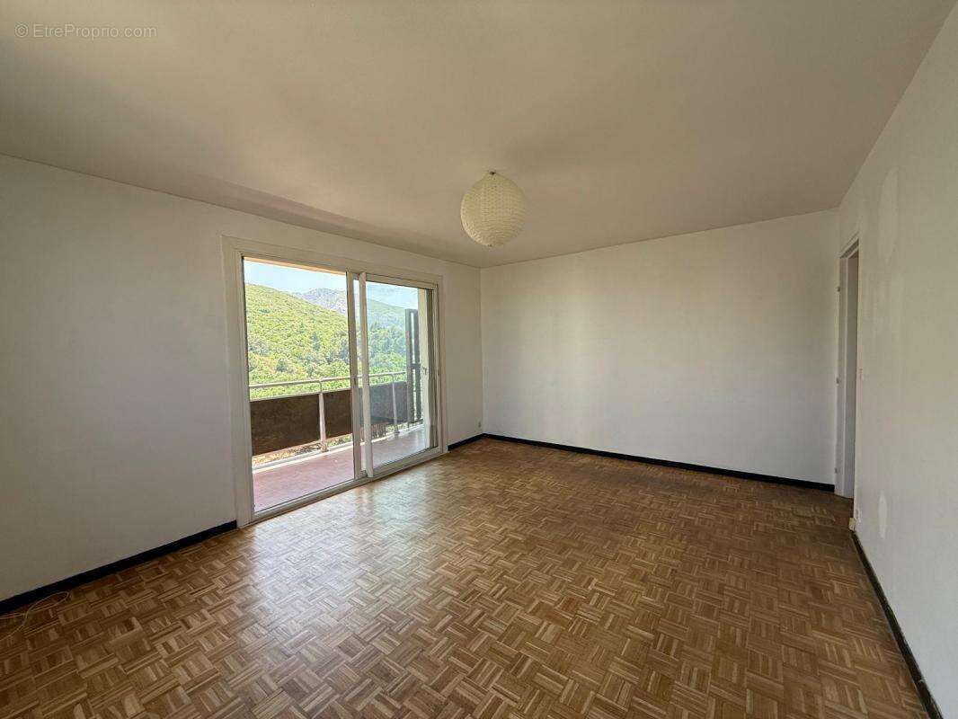 Appartement à MARSEILLE-10E