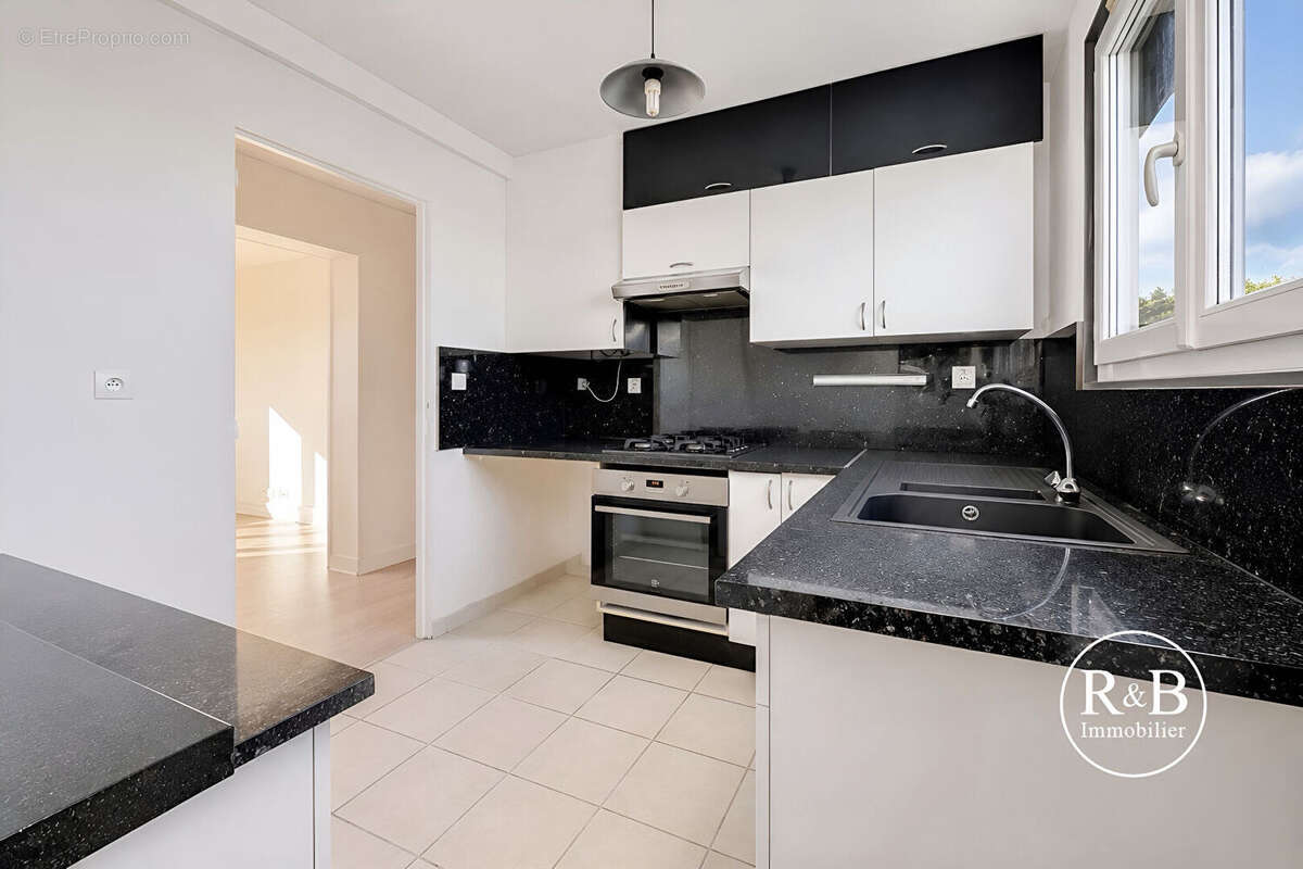 Appartement à LES CLAYES-SOUS-BOIS