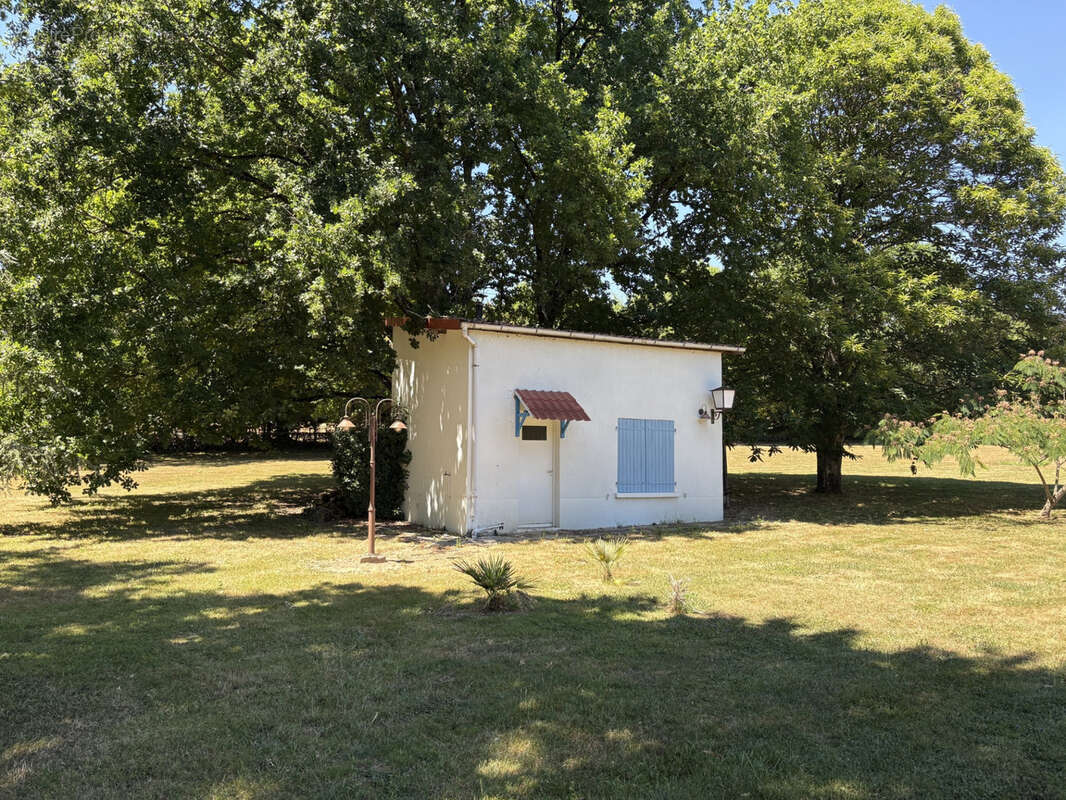 Coussac Bonneval Propriété exceptionnelle avec etang et 2.86 hecatres sans voisinage proche - photo 35