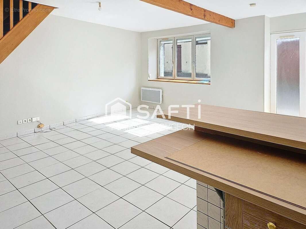 Maison 74 m² à Saint-Angeau  - photo 2