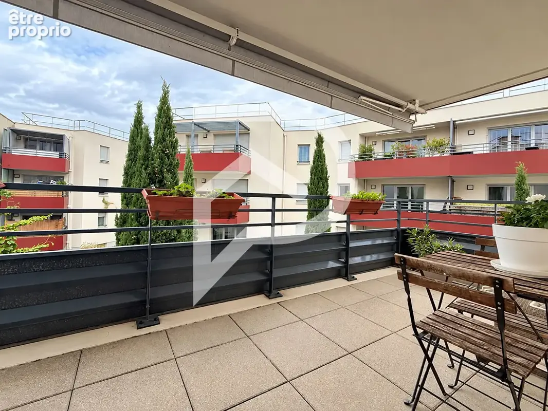 Meyzieu Gare - T4 de 78 M² - Terrasse, climatisation et double garage - photo 11