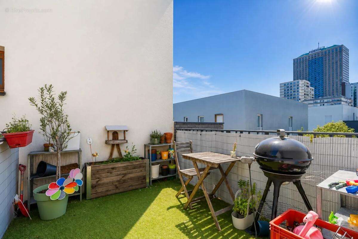 Dernier étage avec terrasse, parking et 3 chambres – T4 familial - photo 7