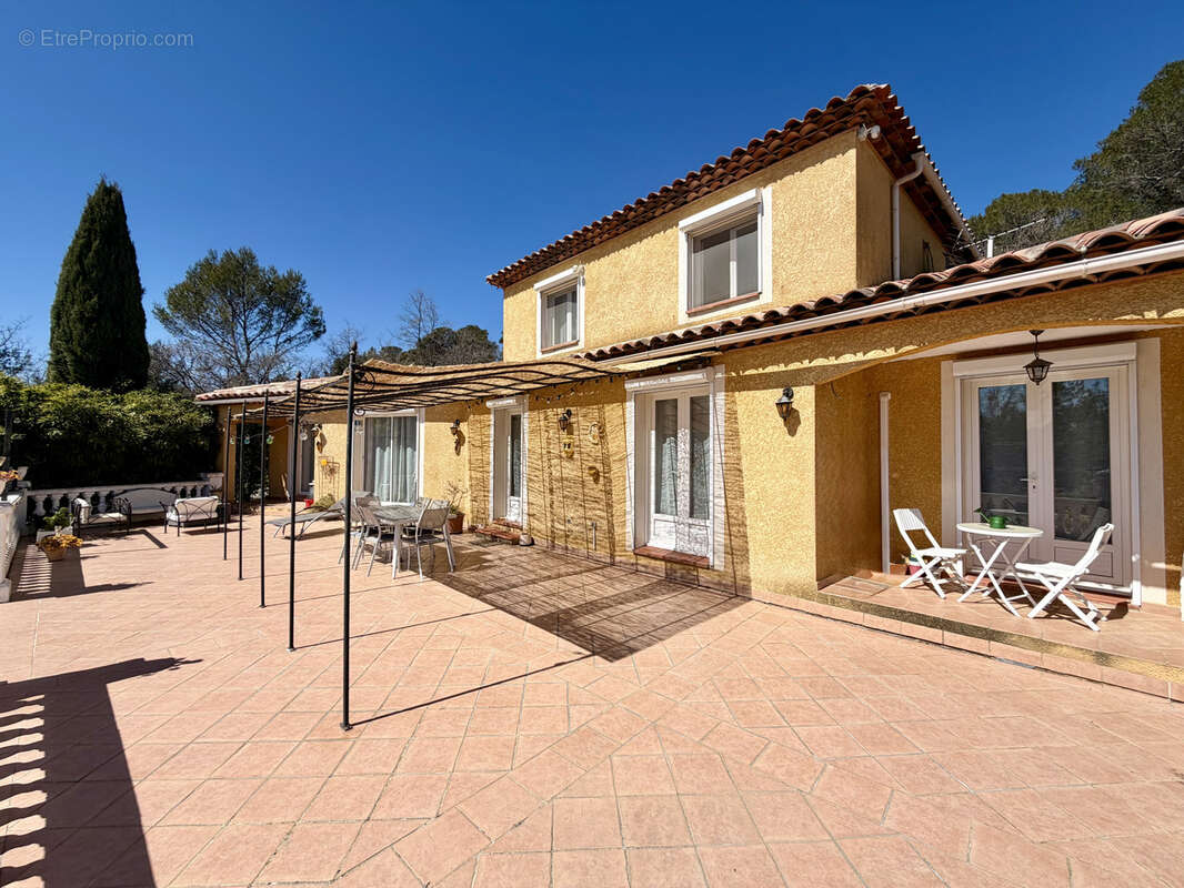 Maison à LA ROQUEBRUSSANNE