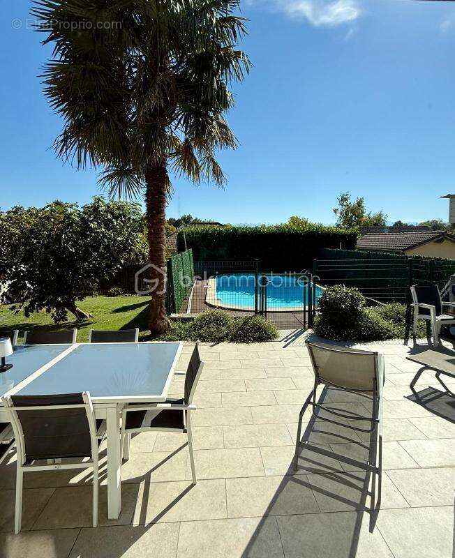 Maison familiale de 130 m² habitables avec jardin arboré de 757m² et piscine - photo 3