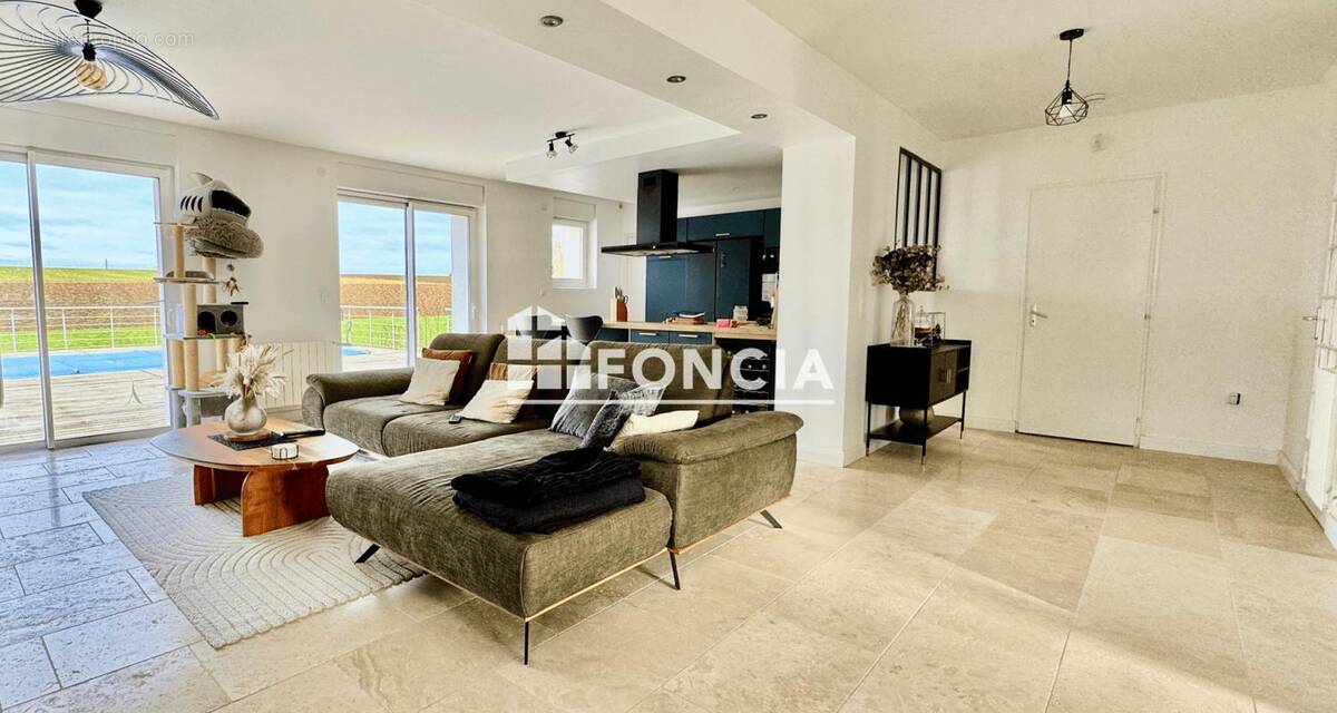 Maison à CHARLY-ORADOUR