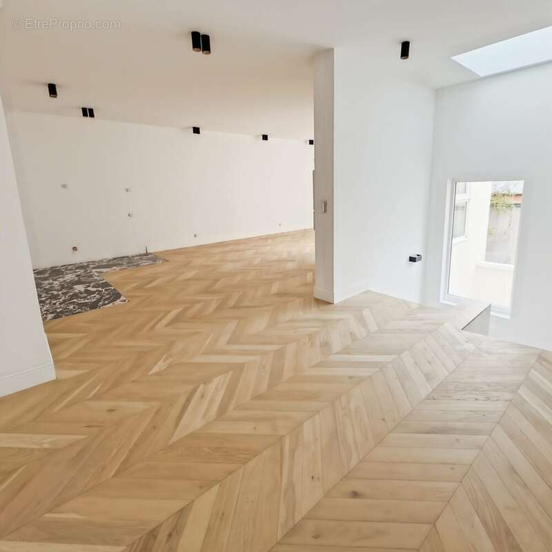 Appartement à CHARENTON-LE-PONT