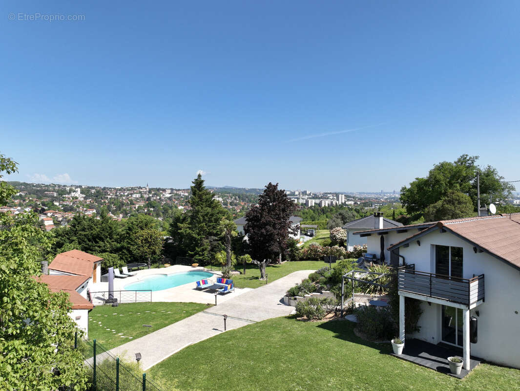 Maison à SAINT-GENIS-LAVAL