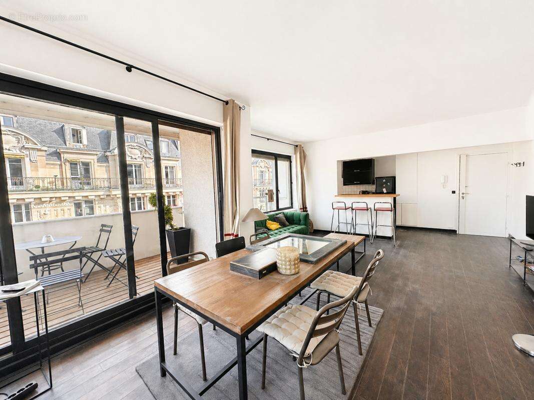 Appartement à PARIS-16E