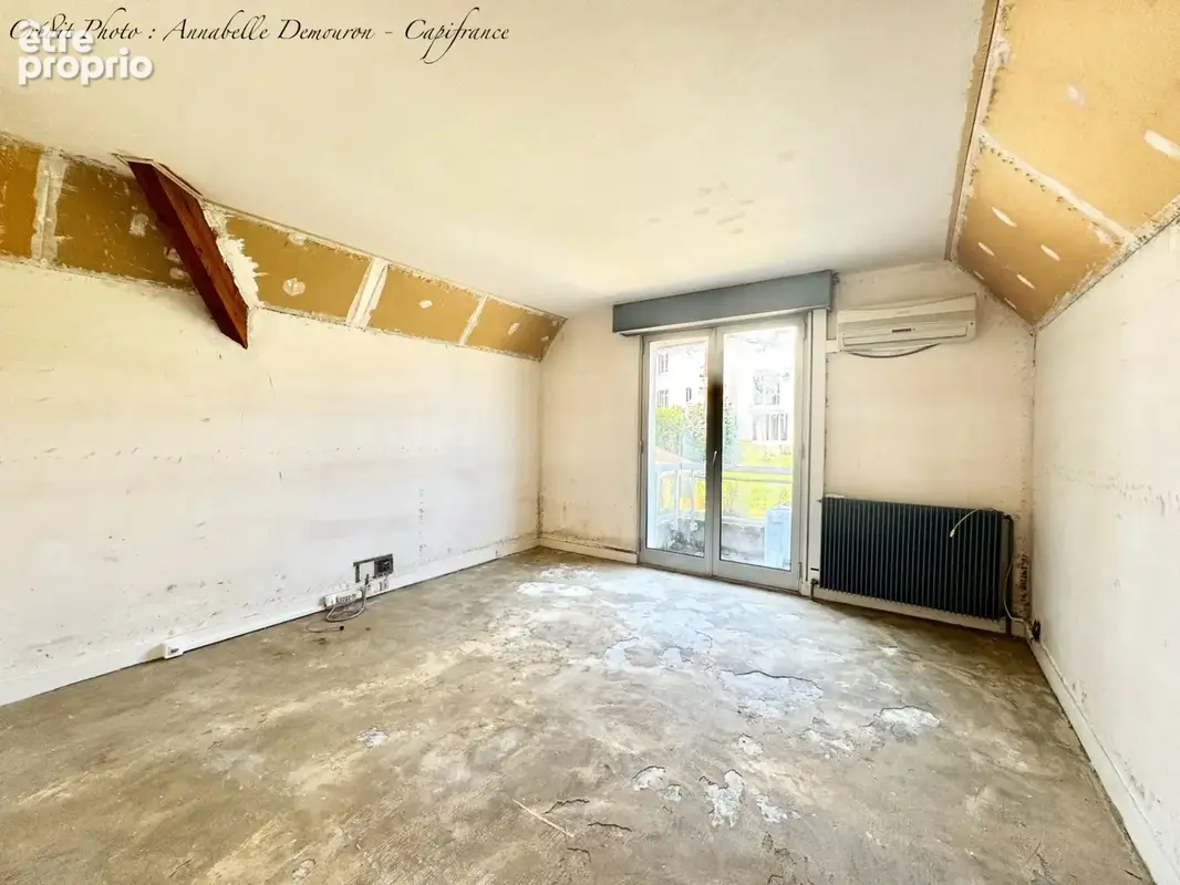 ROYAT - Grande maison familiale à rénover avec vue panoramique, terrain rare, piscine - photo 20